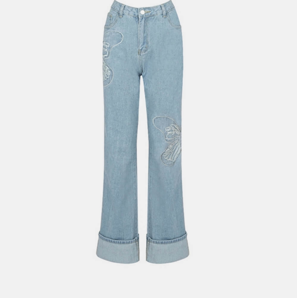 Butterfly top and blue jeans - Picture 3 of 3